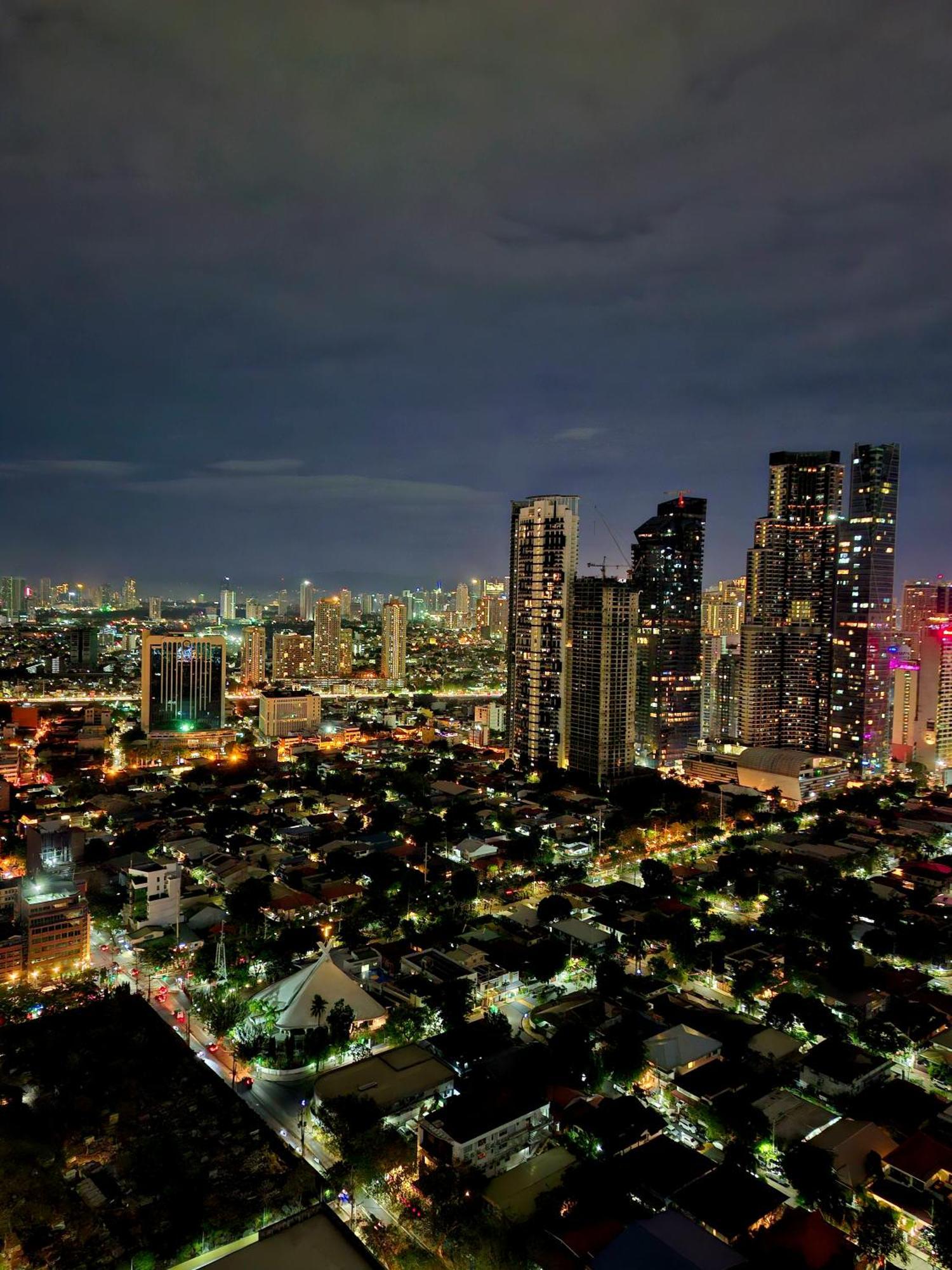 Serene Suite In Jazz Residences Makati City Екстериор снимка